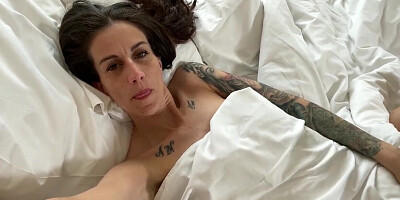 Inked babe with long hair decides to masturbate hard