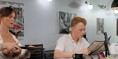 Brazzers - Bored Waitress Syren De Mer Tries To Earn Some Extra Tips By Giving Her Gaping Asshole
