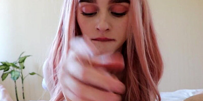 Pink-haired girlfriend loves playing with her lover's rod using her mouth