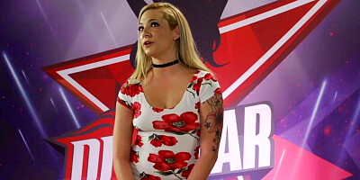 Cute blonde vixen Dahlia Sky is sharing her DP banging experience