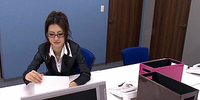 BABE GETS PUSSY LICKED BEFORE RIDING A MONSTER COCK