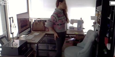 Amateur housewife was feeling bored and decided to film herself while masturbating