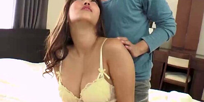 Young Babes Milfs are Willing to Show Her Beautiful Tits to Man