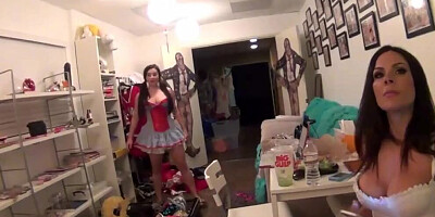 Taylor Vixen Shows Off those Amazing Tits