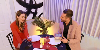 Tattooed man fucks young woman on the first date