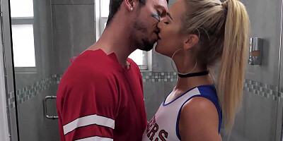 Smoking hot cheerleading girl is blowing and banging a jock in a locker room