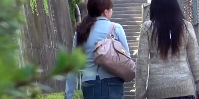 Fetish asian babes stop and piss on street