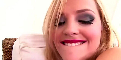 Big ass blonde MILF Alexis Texas loves riding the hard rod like a cowgirl