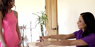 MILF Ariella Ferrera is licked by a horny lesbian masseuse during session