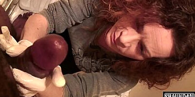 QUARANTINE HAND JOB SLUTTY MOM STROKING OFF SHAUNDAM THE BATHROOM