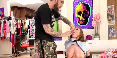 Young Skylar Snow Meets up with Guy from Dating Site for Anal