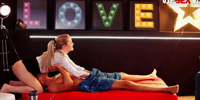 Cherry Kiss & Sicilia are sharing dude's schlong in a 3some