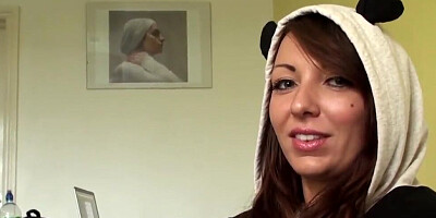 Amateur lovers are filming their sex adventures that mostly revolve around blowjobs and pussy stuffing