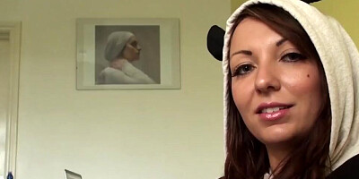 Amateur lovers are filming their sex adventures that mostly revolve around blowjobs and pussy stuffing