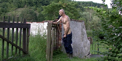 Girlfriend almost cheating with his horny stepdad in an outdoor vid