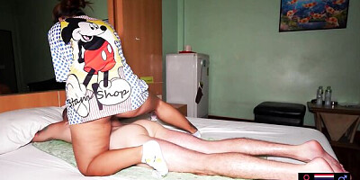 Amateur sex with pin-up queen bee from Thai Swinger