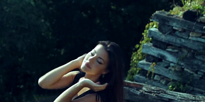 Spanish girl gives pussy pleasure on the balcony