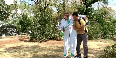 She hurt her ankle and a stranger helped this granny up