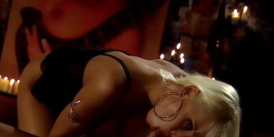 Classic porn video shows an astonishing blonde in hardcore action