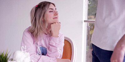 Juicy blonde Eva Elfie moans while jumping on that hard cock