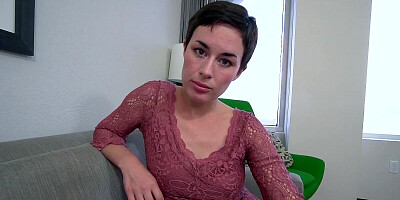 Short-haired MILF was easily convinced into surrendering her pussy for licking