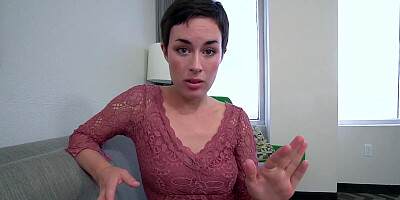 Short-haired MILF was easily convinced into surrendering her pussy for licking