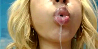 Blonde cam-girls playing with her pussy and huge dildo