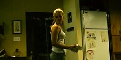 Jennifer Lawrence - Building At The End Of The Street