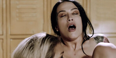 Blonde Latina tries threesome sex with lesbian skateboarders