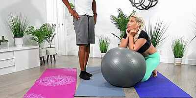 Takes An Anal Fucking From A Black Man W - Bridgette B And Isiah Maxwell