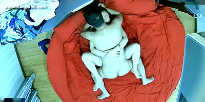 Hackers use the camera to remote monitoring of a lover's home life.283_2