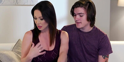 Mature Milf Stepmom Rayveness Has Sex With Her 22 Year Old Stepson