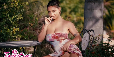 Free Premium Video Hot Babe Hailey Rose Soaksa Up The Sun As She Spreads Her Legs And Fingers Her Wet Pussy