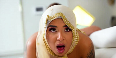 Anal Virgin Arab Woman Takes It Up Her Ass For Her First Time