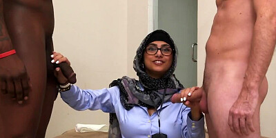 Mia Khalifa doesn't object to jerk off black and white guys
