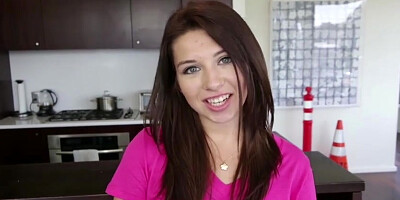 Ariana Grand gets naughty with boyfriend making him hard like hell