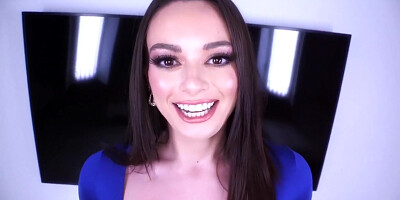 Sophia Burns, Gorgeous Brunette Gives A Blowjob, Get