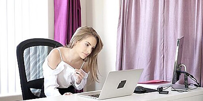 Kimmy Granger In Sexy Secretary Spreads Her Legs To Her Boss