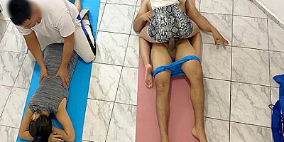 Masajes En Pareja El Cliente Me Pidio Que Me Montara Encima De El Y Le Hiciera Masaje En Su Polla Al Lado De Mi Esposo Ntr 17 Min