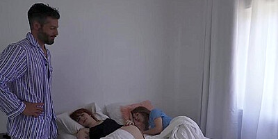 Strokes Redhead Babe Hannah Grace Gives Blowjob Before Hot Threesome