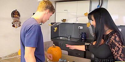 Brunette Doesnt Want To Fight And Better Gets Nailed By Stepson
