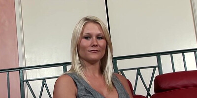 Sexually Attractive Blondie Hair Lady Chick Riding H