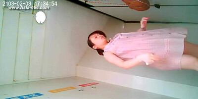 chinese girls go to toilet.82
