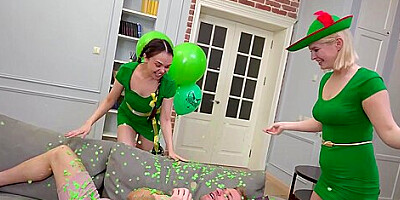 Squeaky Leos Lucky Threesome Dirt With Leo Dee