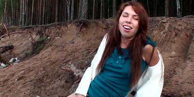 Ginger hottie gets naked on the beach and receives a lot of loving