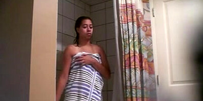 The greatest shower voyeur I've seen