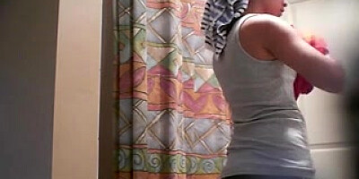 The greatest shower voyeur I've seen