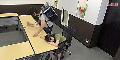 [gns-037] Fearless! Bento Delivery By Office Lady Targeted Day And Night Scene 3