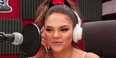 Athena Faris - You Are Live On The Air Dummies! Ft