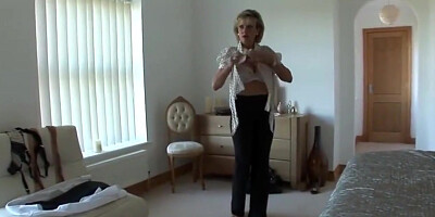 Unfaithful British Mature Presents Her Massi - Lady Sonia